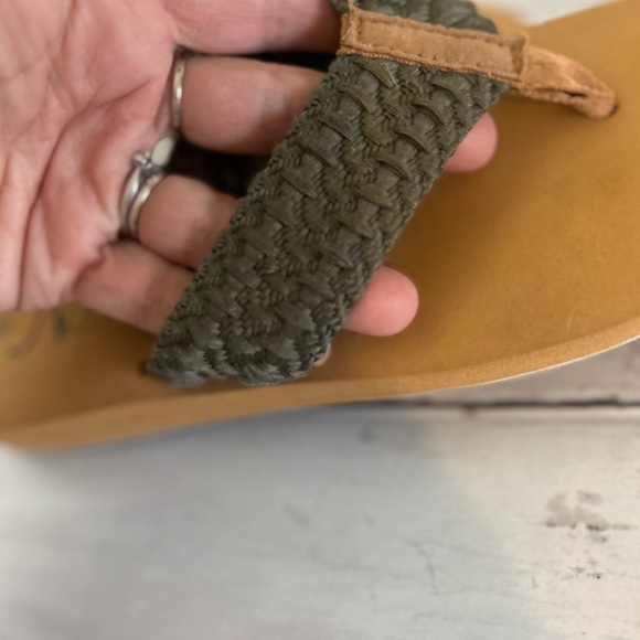 natural Reflections flip-flops Size 6 - Picture 5 of 5